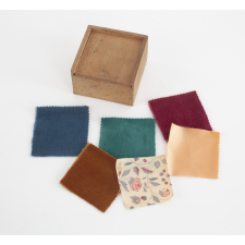 Boîte de tissus stimulant le toucher : Matériel Montessori