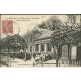 St-Léger-du-Bourg-Denis, près Rouen : La Mairie et l'Ecole