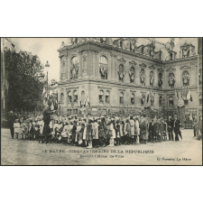 Le Havre - Cinquantenaire de la République : Devant l'Hôtel de Ville