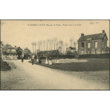 St-Pierre-le-Vieux (Hameau de Pitié) : Ecole mixte et la Place