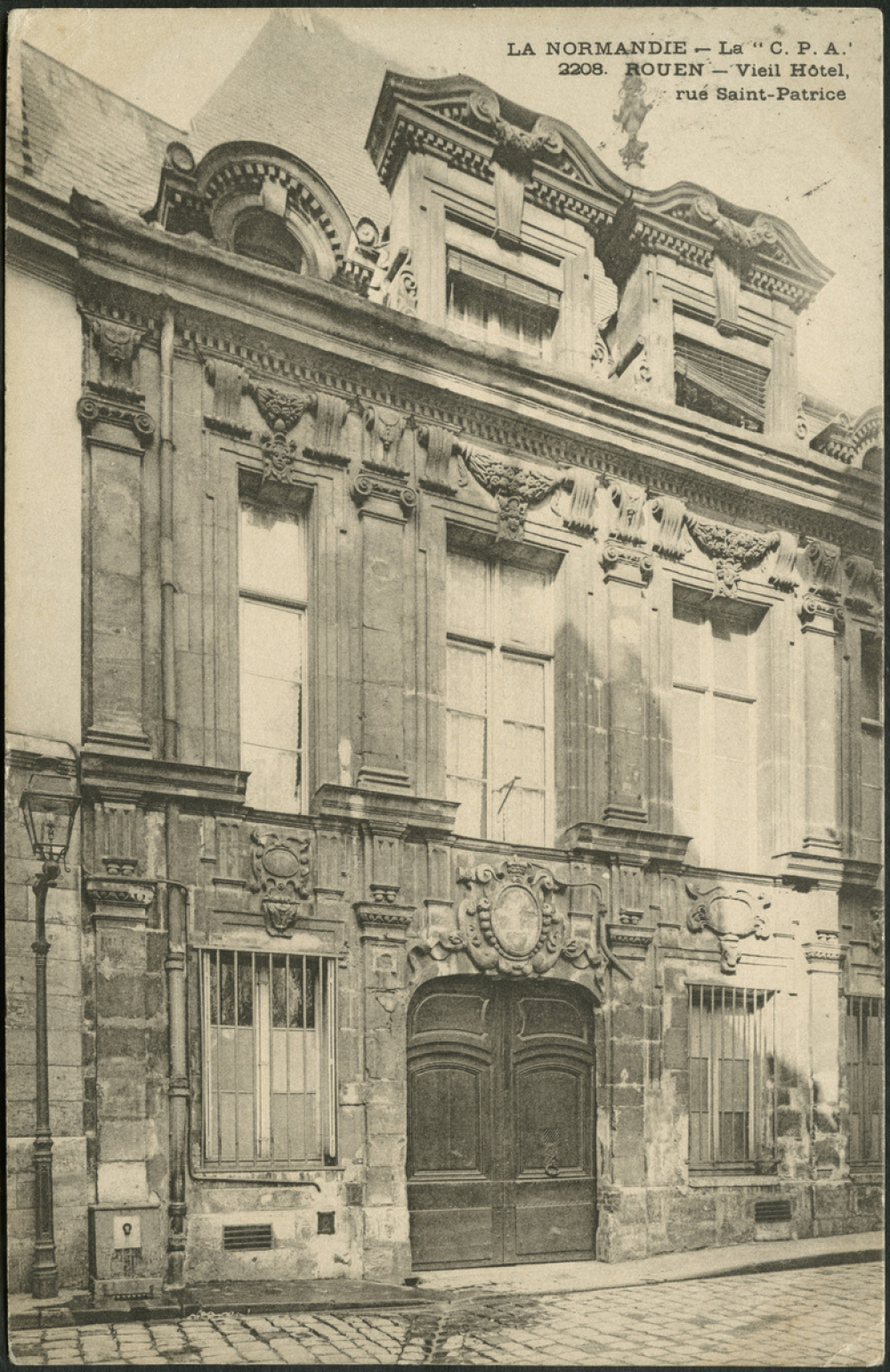 Rouen : Vieil Hôtel, rue Saint-Patrice