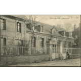 Ecole des Filles à Neuville