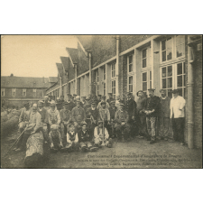 Etablissement Départemental d'Assistance de Grugny : Un coin de la cour des Ateliers (Cordonnerie, Menuiserie, Charronnage, Maréchalerie, Serrurerie, Tolerie, Matelasserie, Peinture, Scierie, etc.)