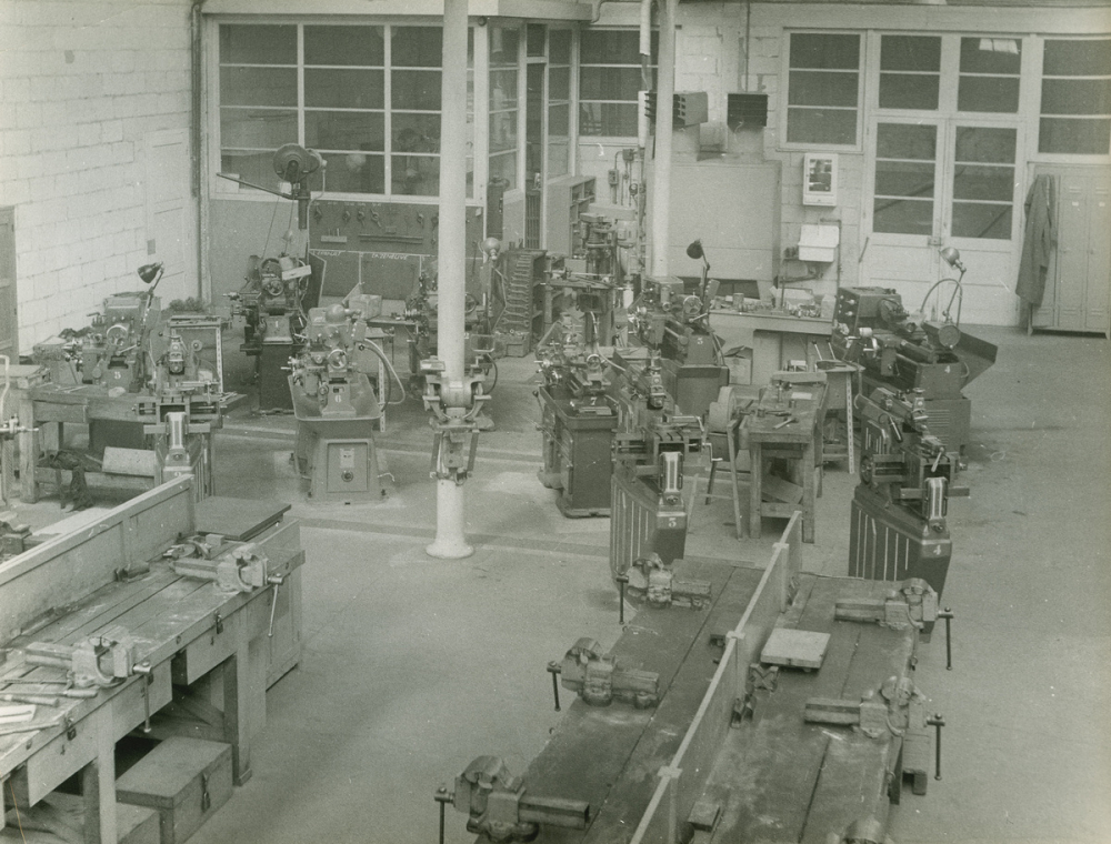 Ecole industrielle de Rouen (EIR). Atelier mécanique avec des étaux-limeurs
