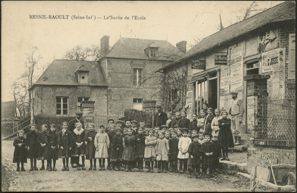 Mesnil-Raoult : La Sortie de l'Ecole
