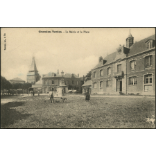 Grandes-Ventes : La Mairie et la PLace