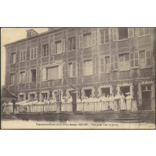 Dispensaire-Ecole de la Croix-Rouge, Rouen : Vue prise dans le Jardin