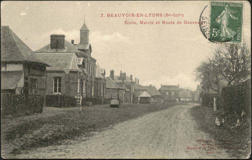 Beauvoir-en-Lyons : Ecole, Mairie et Route de Gournay