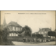 Mauquenchy : Maison d'Ecole et place Comunale