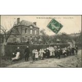 St-Germain-des-Essourts : Sortie de l'Ecole