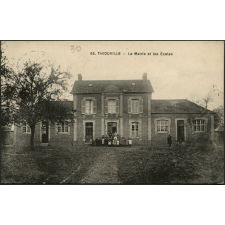 Thiouville : La Mairie et les Ecoles