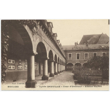 Moulins - Lycée Banville - Cour d'Honneur - Ancien Cloître.
