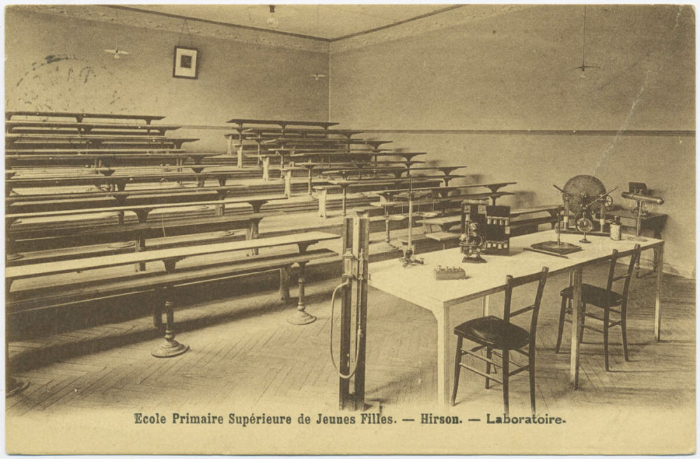 Ecole Primaire Supérieure de Jeunes Filles - Hirson - Laboratoire.