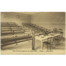 Ecole Primaire Supérieure de Jeunes Filles - Hirson - Laboratoire.