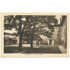L'Hormat - La Cour d'entrée.