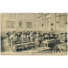 Armentières - Collège de jeunes Filles - Salle d'Etudes.