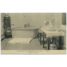 Institution de Mademoiselle Maillard. - Hesdin - Salle de bain.