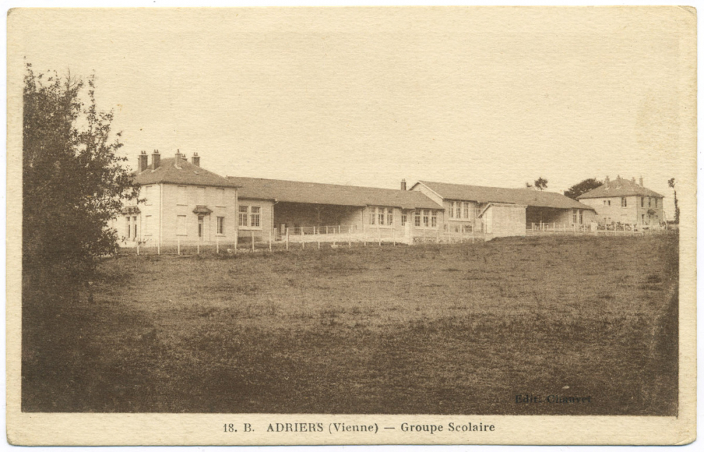 18 B. - Adriers (Vienne) - Groupe scolaire.
