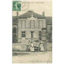 Maisons (Eure-&-Loir) - Ecole et Mairie.