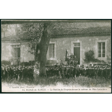 14 - Ecole de Sorèze - La Remise du Drapeau devant le cabinet du Père Lacordaire.