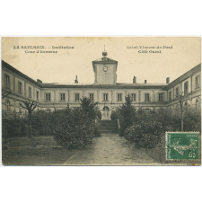 La Saulsaie - Institution Saint-Vincent-de-Paul - Cour d'honneur - Côté Ouest.