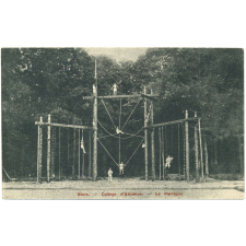 Bois - Collège d'Athlètes - Le portique.
