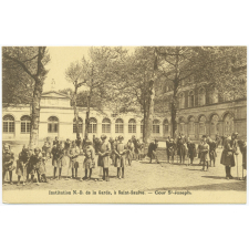 Institution N.-D. de la Garde, à Saint-Saulve - Cour St-Joseph.