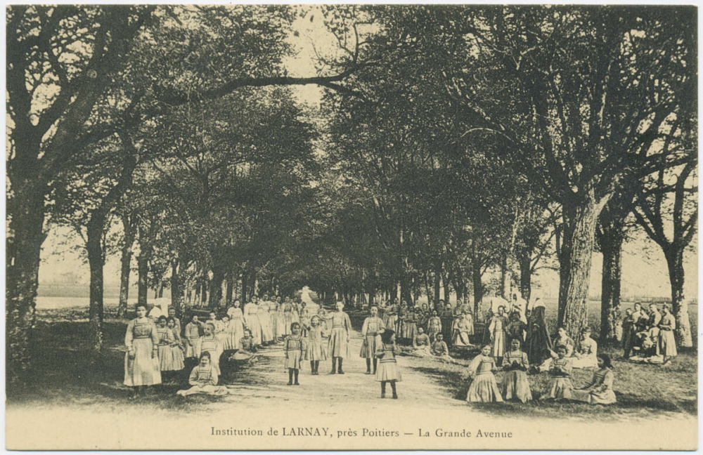 Institution de Larnay, près Poitiers - La Grande Avenue.
