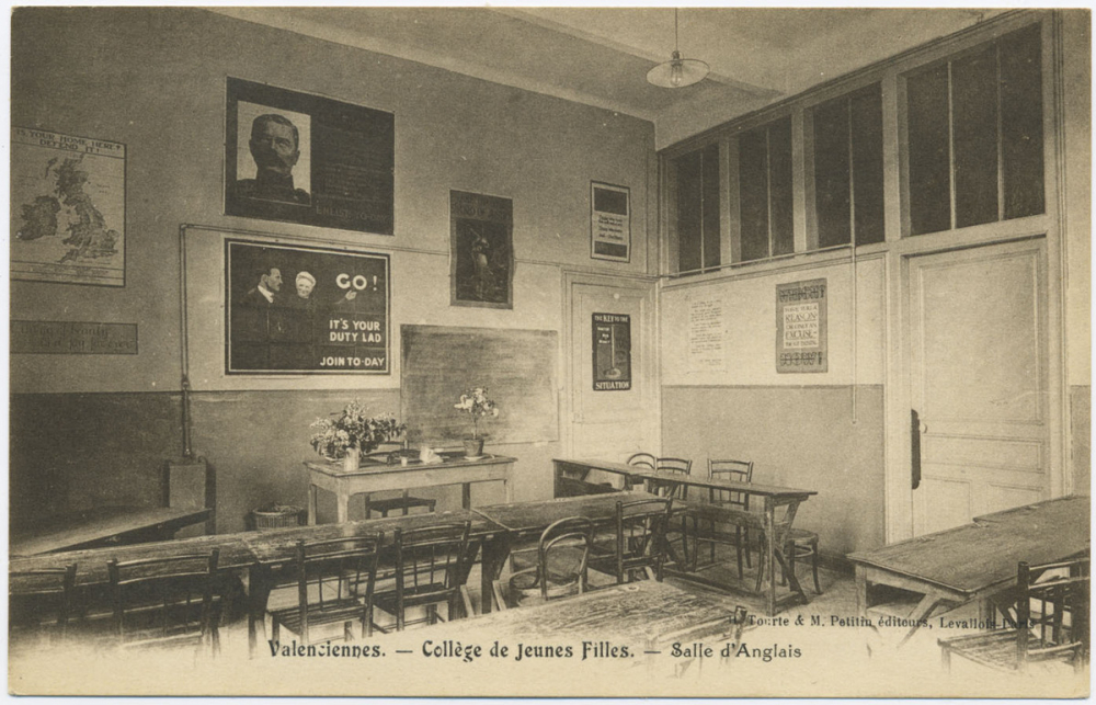 Valenciennes - Collège de jeunes Filles - Salle d'Anglais.