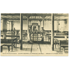 Ecole Professionnelle Saint-Michel-en-Priziac (Morbihan) - Réfectoire de la Première Division.