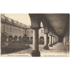 Moulins - Lycée Banville - Cour d'Honneur - Ancien Cloître.