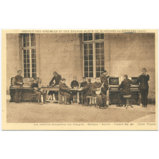 Institut des Aveugles et des Sourds-Muets de St-Médard-les-Soissons (Aisne) - Les multiples occupations des Aveugles - Musique - Accord - Facture etc.etc.
