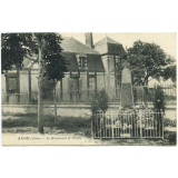 Avon (Aube) - Le Monument et l'Ecole.