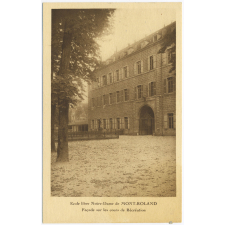 Ecole libre Notre-Dame de Mont-Roland - Façade sur les cours de Récréation.
