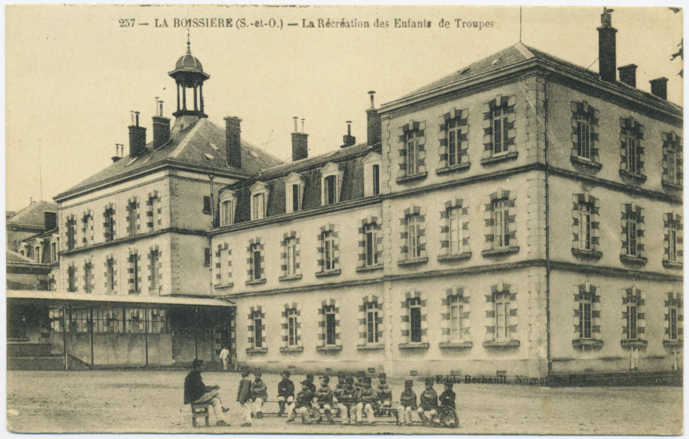 257 - La Boissière (S.-&-O.) - La Récréation des Enfants de Troupes. 