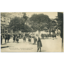 Pélussin (Loire) - Institution de jeunes Filles - Pensionnat des Croix - La Cour de Récréation.
