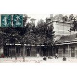 Vierzon - Ecole Nationale Professionnelle - Une Cour des Elèves.