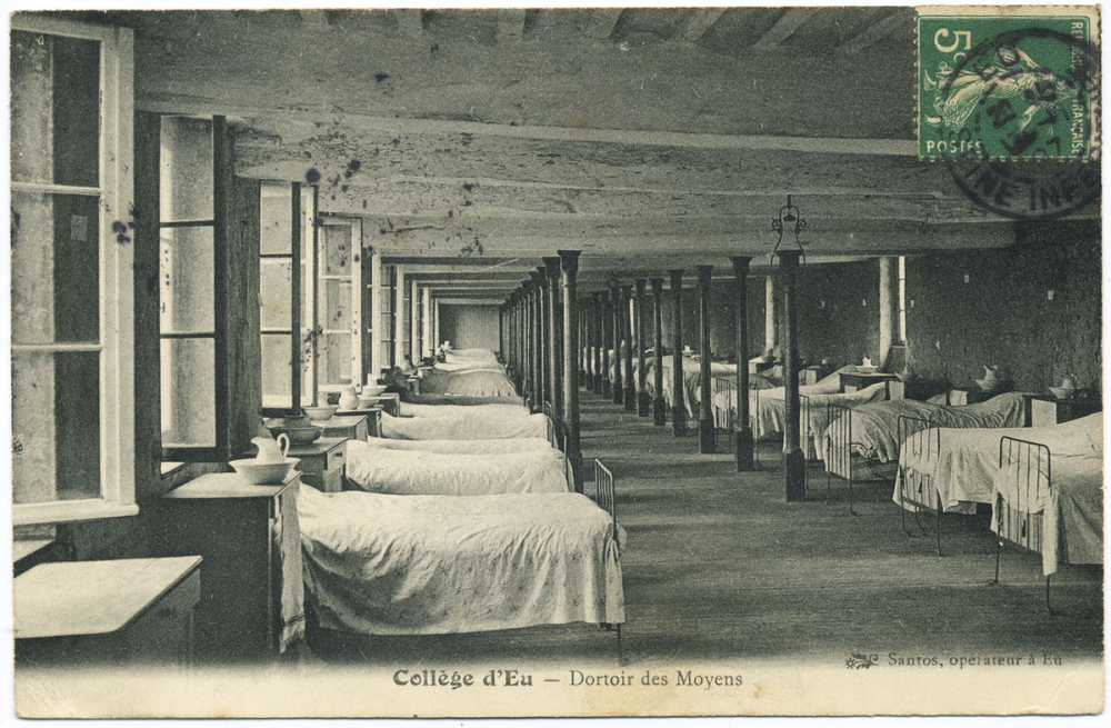 Collège d'Eu - Dortoir des Moyens.