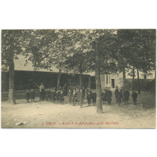 5 - Blois - Ecole N.-D. des Aydes : Cour des Petits.