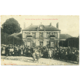 Environs de Pacy-sur-Eure - La Mairie et Ecoles de Ménilles.