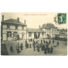 4 - Arrou - Groupe scolaire - Cour intérieure.