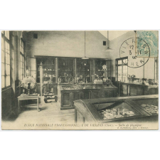 Ecole Nationale Professionnelle de Vierzon (Cher) - Salle de physique.