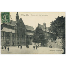 Collège d'Eu - Un coin de la Cour des Grands.