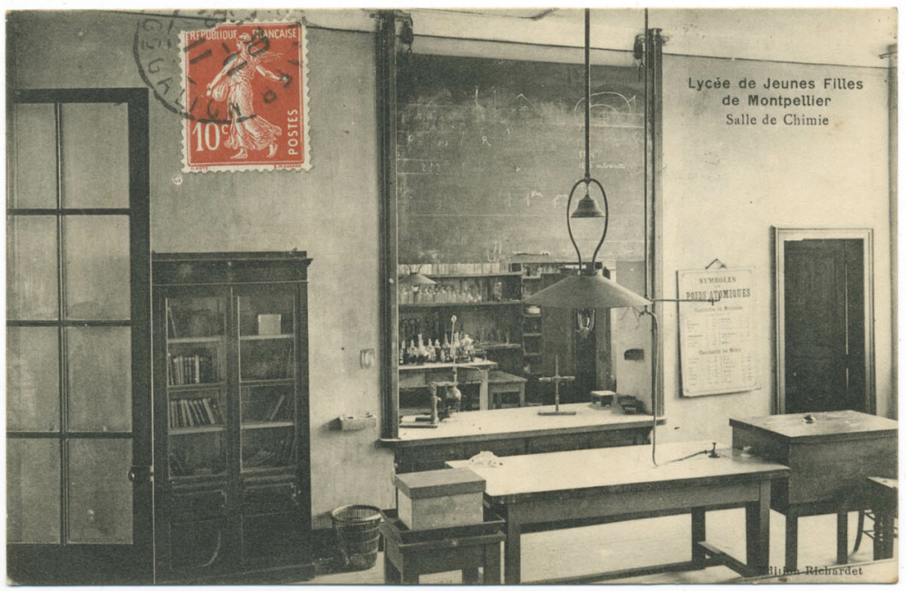 Lycée de Jeunes Filles de Montpellier - Salle de Chimie.