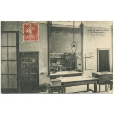 Lycée de Jeunes Filles de Montpellier - Salle de Chimie.