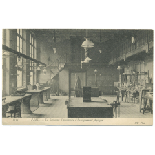 1355 - Paris - La Sorbonne, Laboratoire d'Enseignement physique.