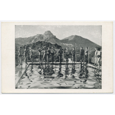 École Freinet - Vence (Alpes-Maritimes) - Le bain dans la piscine.