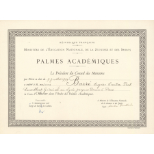 Diplôme d'Officier dans l'Ordre des Palmes Académiques. 