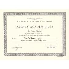 Diplôme d'Officier dans l'Ordre des Palmes Académiques. 