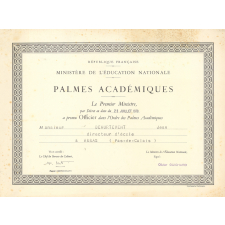 Diplôme d'Officier dans l'Ordre des Palmes Académiques. 